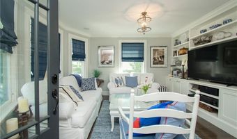 6 Bayside Ave, Newport, RI 02840
