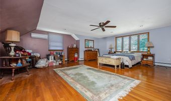 42 Buchanan Ave, Amity Harbor, NY 11701