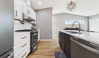 2508 Dean Ct, Brookings, SD 57006