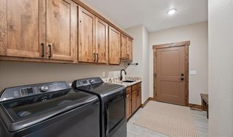 18 RAINBOW VALLEY LODGE Rd, Centennial, WY 82055