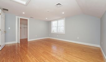 240 Oak St, Centerville, MA 02632