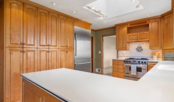 1228 11TH St, Astoria, OR 97103