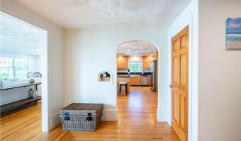 573 Wolcott Ave, Middletown, RI 02842