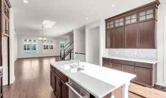 6 Augustus Dr, Middletown, NJ 07748