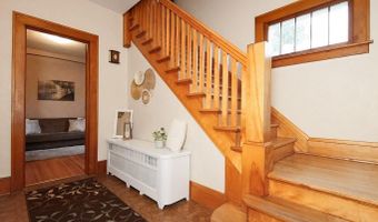 105 N 7th St, Beresford, SD 57004