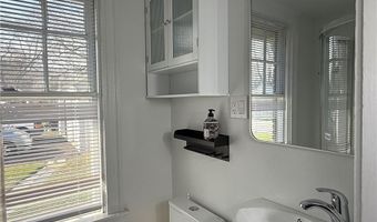 821 Post Rd, Warwick, RI 02888