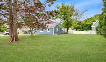 6 Sweeney Ln, Bristol, RI 02809