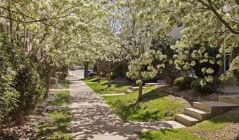 15340 Founders Ln 203, Apple Valley, MN 55124