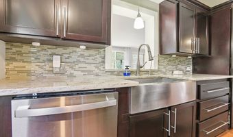 7 Rocky Ledge Dr, Clinton, CT 06413