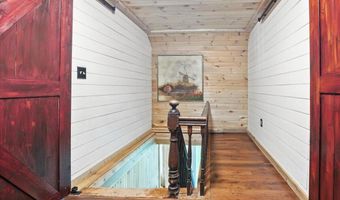817 Riverside Dr, Augusta, ME 04330