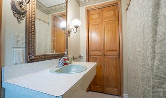 221 FRANKLIN St, Alburtis, PA 18011