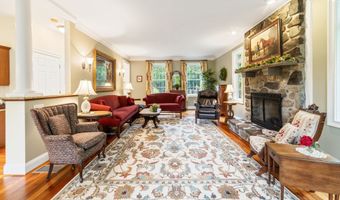 117 Chippenwood Ln, Bristol, CT 06010