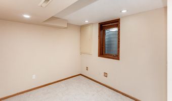 3814 Brookdale Ave, Ames, IA 50010