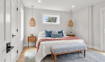 7 Wellington Ave, Newport, RI 02840