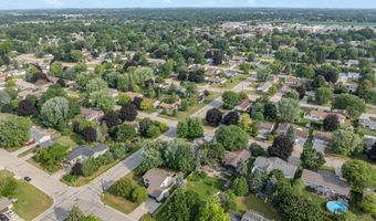 2130 W JONATHON Dr, Appleton, WI 54914