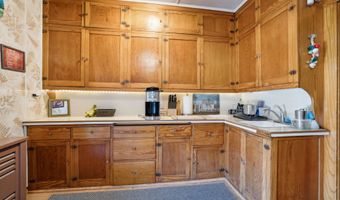 101 W 1st, Dyersville, IA 52040