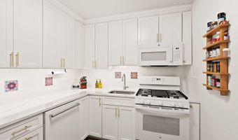 4977 BATTERY Ln 1-711, Bethesda, MD 20814