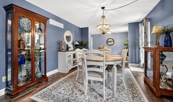 1009 Dutch Mill Dr, Ballwin, MO 63011