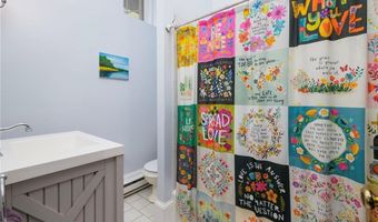 78 Coggeshall Ave 3, Newport, RI 02840