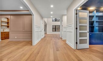 690 Club Dr W, Aurora, OH 44202