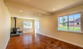 520 5TH St, Bandon, OR 97411