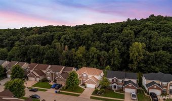 1388 Red Oak Plantation Dr, Ballwin, MO 63021