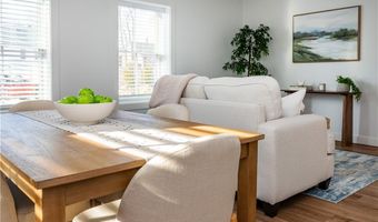 32 Exchange St 103, East Greenwich, RI 02818