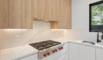 2007 S JOYCE St, Arlington, VA 22202