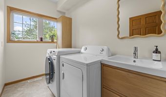5713 Rosslare Ln, Fitchburg, WI 53711