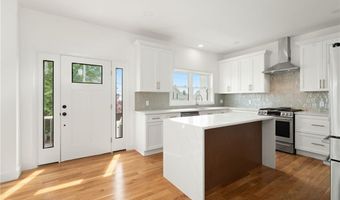 51 Burnett Rd, Warwick, RI 02889