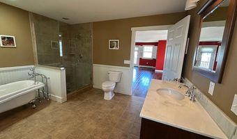 11 Treat St, Belfast, ME 04915