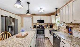128 Embill Dr, Blakeslee, PA 18610