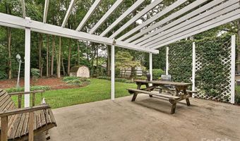 5607 Oak Dr, Charlotte, NC 28216