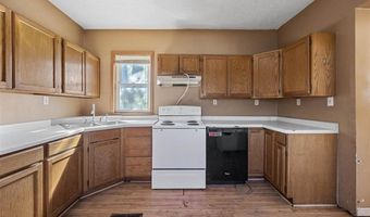 102 W Walnut St, Anamosa, IA 52205