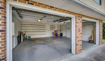 17304 Mary Lee Dr, Abingdon, VA 24210