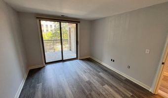 901 N MONROE St 313, Arlington, VA 22201