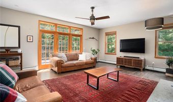 4 Stonecarry Way, East Greenwich, RI 02818