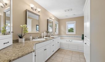208 E APPLE CREEK Rd, Appleton, WI 54913