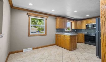 2700 N LILLIAN Ct, Appleton, WI 54911