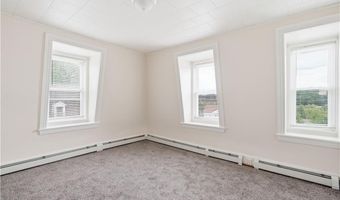 68 WINTER St, Lincoln, RI 02838