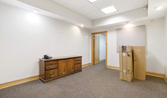 8 Chestnut Dr, Bedford, NH 03110