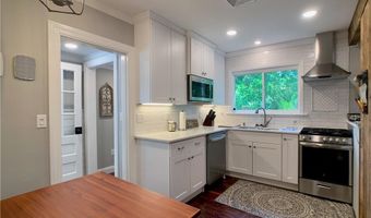 18 Sylvan St, Newport, RI 02840