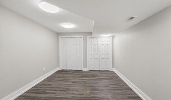2327 Donald St, Ames, IA 50014
