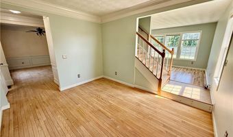 125 Goldenrod Dr, Middletown, RI 02842