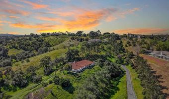 707 S Live Oak Park Rd, Fallbrook, CA 92028