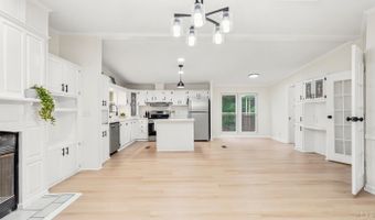 444 Church St, Appomattox, VA 24522