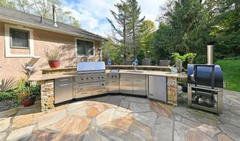 191 Cherry Ln, Airmont, NY 10952