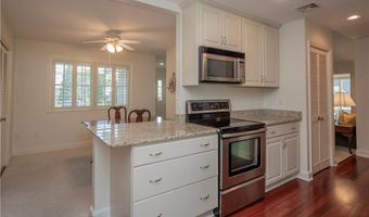318 Corey Ln 318, Middletown, RI 02842
