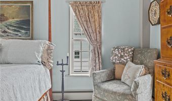 11 Cross St, Newport, RI 02840