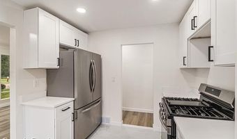 9986 Becker Ave, Allen Park, MI 48101